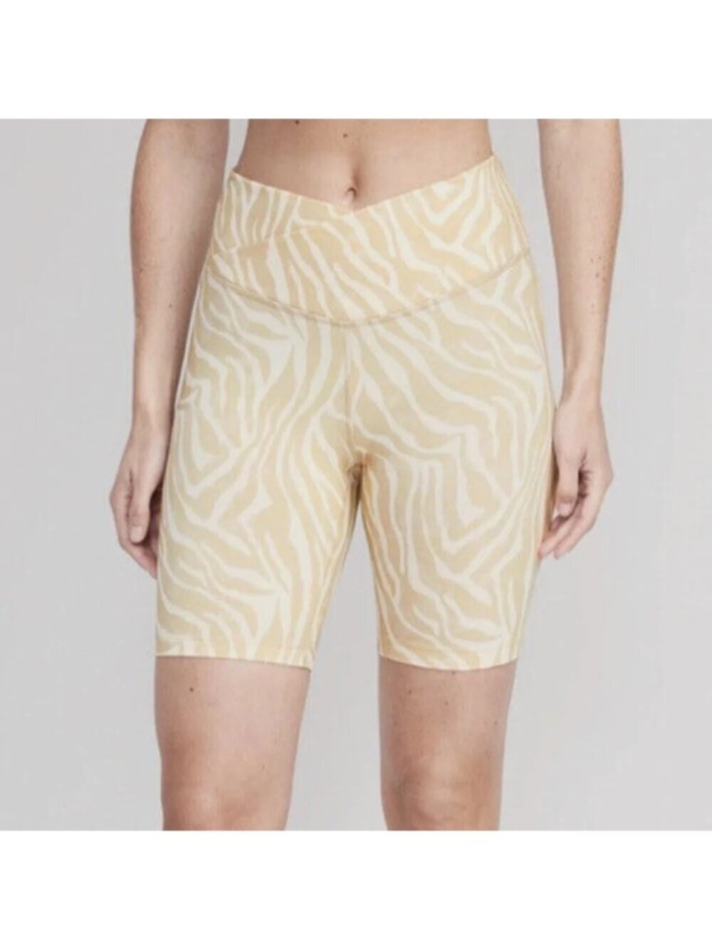 Old Navy Active PowerChill Extra High-Rise Zebra Print Bike Shorts Beige & White